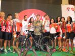 menpora-luncurkan-program-gowes-pesona-nusantara_20170427_134326.jpg