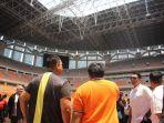 menpora-menyambangi-stadion-jis.jpg