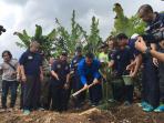 menpora-resmikan-program-1000-lapangan-desa_20160413_152010.jpg