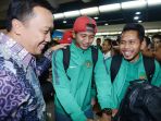 menpora-sambut-kedatangan-timnas-indonesia-di-bandara-sh_20161209_151851.jpg