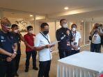 menpora-zainudin-amali-bersama-dengan-ketum-pssi-mochamad-iriawan-12.jpg
