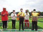 menpora-zainudin-amali-saat-meresmikan-lapangan-sepakbola.jpg