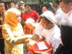 mensos-khofifah-beri-bantuan-komunitas-anak-langit_20160628_150934.jpg