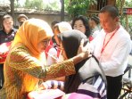 mensos-khofifah-beri-bantuan-komunitas-anak-langit_20160628_151226.jpg