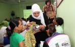 mensos-khofifah-indar-parawansa-tengok-tki_20141226_211400.jpg