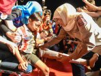 mensos-pasangkan-kaki-palsu_20150601_134651.jpg