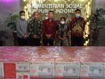 mensos-risma-saat-menerima-bantuan-mesin-jahit-di-kantor-kemensos.jpg