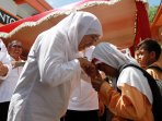 mensos-serahkan-bantuan-sosial-pkh-kepada-ksm_20160613_130328.jpg