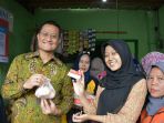 mensos-tinjau-penerapan-pengembangan-bantuan-pangan-non-tunai_20200205_211448.jpg