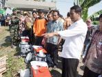 mentan-amran-di-bojonegoro_20150729_130217.jpg