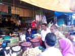 mentan-amran-sidak-pasar-di-makassar_20150608_093459.jpg
