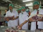 mentan-dan-dpr-potong-11000-sapi_20150709_201803.jpg