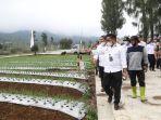 mentan-syl-meninjau-kawasan-food-estate-tawon.jpg