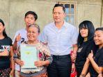 menteri-atrbpn-agus-harimurti-yudhoyono-ahy-bagikan-sertifikat-tanah-ke-warga-manado.jpg
