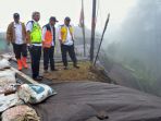 menteri-basuki-tinjau-longsor-di-puncak_20180207_084550.jpg