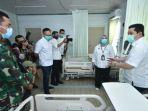 menteri-bumn-erick-thohir-kanan-meninjau-langsung-kesiapan-fasilitas-laboratori.jpg