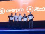 menteri-koperasi-dan-ukm-teten-masdukid-smesco-dengan-everpro-dari-startup-evermos.jpg