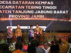 menteri-lingkungan-hidup-dan-kehutanan-lhk-siti-nurbaya-saat-menyerahkan.jpg