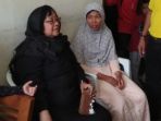 menteri-lingkungan-hidup-siti-nurbaya-ke-rumah-duka-bripda-denny_20180510_100145.jpg