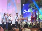menteri-pariwisata-ri-arief-yahya-bersama-gubernur-kepulauan-bangka-belitung-rustam-effendi_20160419_221803.jpg