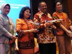 menteri-pariwisata-ri-lepas-penerbangan-perdana-garuda_20160615_214307.jpg