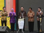 menteri-perdagangan-buka-hari-konsumen-nasional-2016_20160426_193003.jpg
