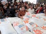 menteri-perdagangan-rachmat-gobel-di-palembang_20150615_094307.jpg