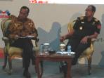menteri-perhubungan-budi-karya-kiri-dan-dirjen-bea-cukai-heru-pambudi_20161020_150323.jpg