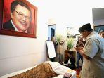 menteri-pertahanan-capres-prabowo-subianto-melayat-ke-rumah-duka-rizal-ramli.jpg