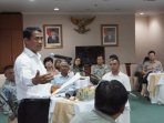 menteri-pertanian-amran-sulaiman-bertemu-asosiasi-peternak_20150821_164359.jpg