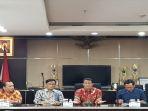 menteri-pertanian-andi-amran-sulaiman-dalam-rapat-koordinasi-perunggasan.jpg