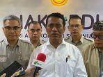 menteri-pertanian-andi-amran-sulaiman-ketika-diwawancara-di-kantornya-kamis-14122023.jpg