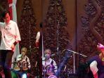 menteri-pupr-basuki-hadimuljono-duet-bareng-gigi-band.jpg