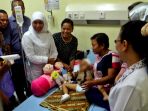 menteri-sosial-jenguk-kinara_20170416_210508.jpg