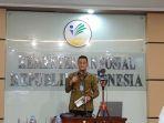 menteri-sosial-juliari-batubara-di-kantor-kementerian-sosial.jpg