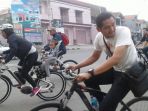 menteri-susi-pudjiastuti-gowes-keliling-kota-tegal_20180202_110905.jpg
