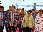menteri-susi-pudjiastuti-memakai-midi-dress-bermotif-ikan_20181030_131305.jpg