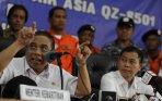 menteri-tinjau-pencarian-airasia_20150107_200532.jpg