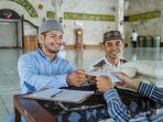 menunaikan-zakat-sebagai-seorang-muslim-adalah-kewajiban.jpg
