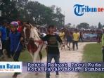 meriahnya-pesta-rakyat-pacu-kuda-kota-payakumbuh-sumbar_20150301_121421.jpg