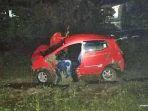 mesin-mobil-mati-sendiri-di-tengah-rel-sepasang-kekasih-ini-selamat-dari-maut-setelah-dobrak-pintu.jpg