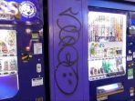 mesin-vending-di-shibuya-tokyo-jepang-digrafiti-pemuda-as_20170527_132123.jpg