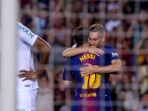 messi-peluk-deulofeu_20170808_160215.jpg