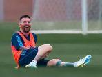 messi-santai-saat-latihan-timnas-argentina.jpg
