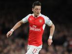 mesut-oezil-caritemennn_20160422_153756.jpg