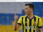 mesut-oezil-memiliki-rapor-kurang-apik-dan-minim-kontribusi-selama-bermain-di-fenerbahce.jpg