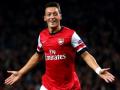 mesut-ozil-pelukdakuuuu.jpg