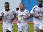 michael-essien-raphael-maitimo-dan-carlton-cole_20170417_172205.jpg
