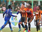 michael-essien-saat-membela-persib-bandung_20180319_034021.jpg