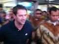 michael-owen-saat-tiba-di-bandara-soekarno-hatta.jpg